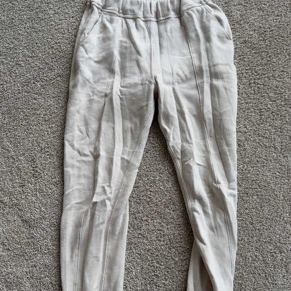 Abercrombie & Fitch Soft Cream Joggers - Picture 2 of 4